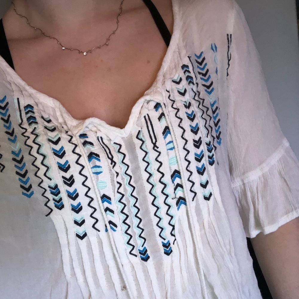 White thin blouse - Picture 2 of 5